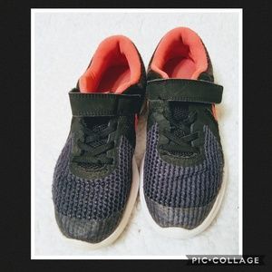 Girls Size 1 Nike Revolution